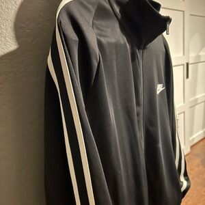 NIKE TRACK JACKET
